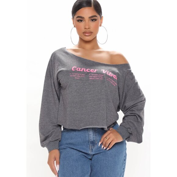Fashion Nova ✦ Cancer Vibes Off‑Shoulder Top ✦ Charcoal Pink Zodiac Graphic S - Picture 1 of 4